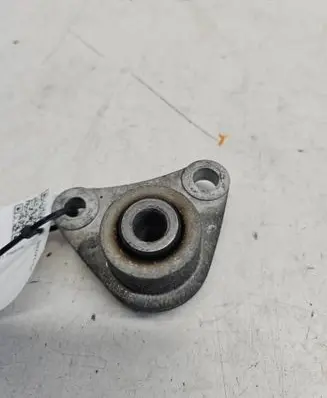 Engine mount bracket
