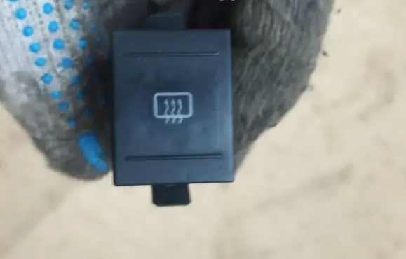 Volkswagen Polo Windscreen/window heater switch 6Q0959621 23703