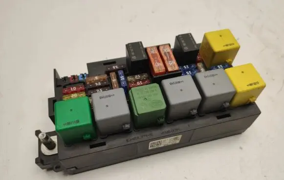Mercedes-Benz ML W163 Fuse module A1645402972