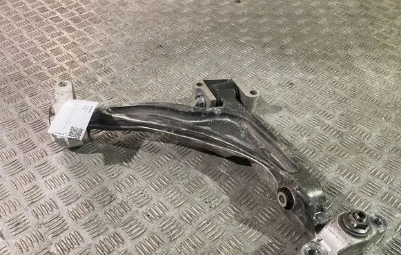 Volvo XC90 Front lower control arm/wishbone