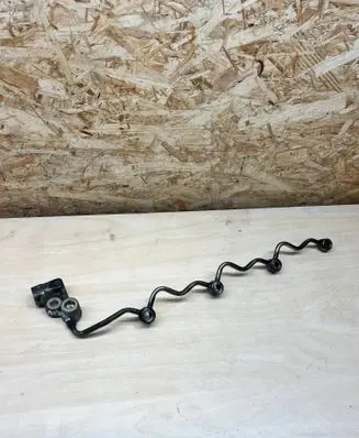 Toyota Avensis T270 Fuel injector supply line/pipe 