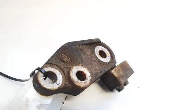 Toyota Avensis T250 Engine mounting bracket 
