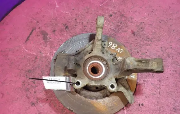 Front wheel hub spindle knuckle