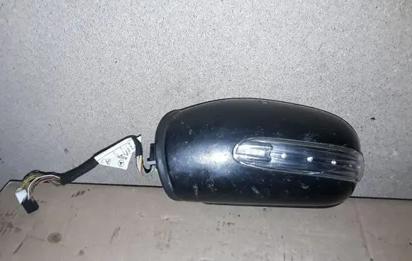 Mercedes-Benz C W203 Front door electric wing mirror 413133417