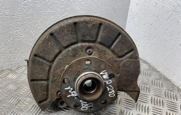 Volkswagen PASSAT B6 Front wheel hub