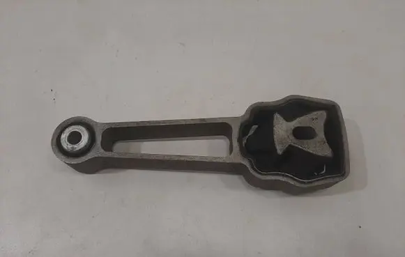 Volvo V70 Engine mount bracket 30680474