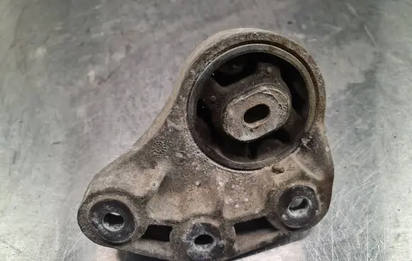 Audi A6 S6 C6 4F Rear differential mounting bracket 8E0599125
