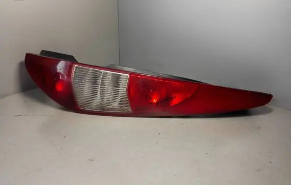 Ford Mondeo Mk III Rear/tail lights 1S7113404C