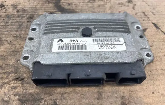 Renault Clio IV Engine control unit/module V29034179A 237102071R 237103317R