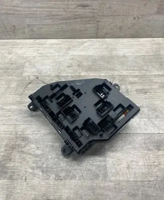 BMW 5 F10 F11 Fuse module 1670499