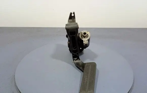 Chrysler Pacifica Accelerator throttle pedal