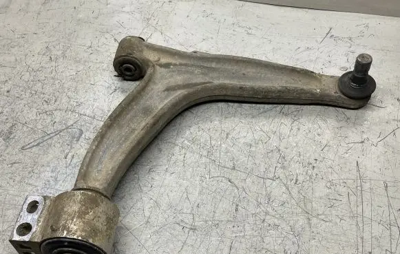 Opel Vectra C Front lower control arm/wishbone 22157255
