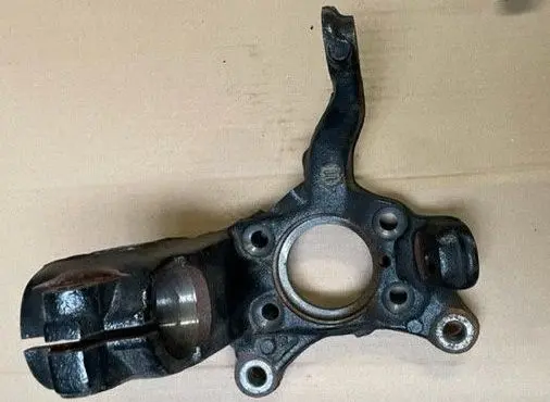 Volkswagen Jetta VII Front wheel hub spindle knuckle 5C0256-T