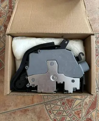 BMW X5 E53 Front door lock 51218402537