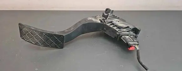 Volkswagen Golf VII Accelerator throttle pedal 5Q1723503F 6PV01062101 261012125100