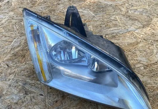 Ford Focus Headlight/headlamp 4M5113K060AA VP4M5X13K060AA