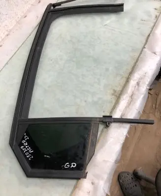 Opel Astra L Rear vent window glass 43R000073