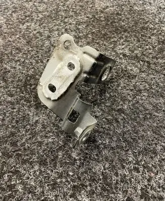 Volkswagen Touareg III Fender mounting bracket 760821167