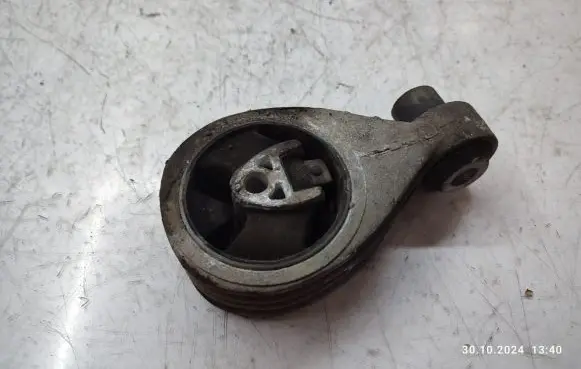 Nissan Qashqai Engine mount bracket