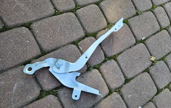Opel Mokka B Engine bonnet/hood hinges 9834812380-
