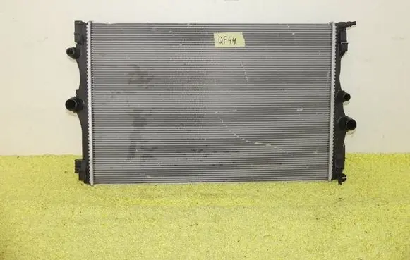 Mercedes-Benz B W247 Coolant radiator 2475000203