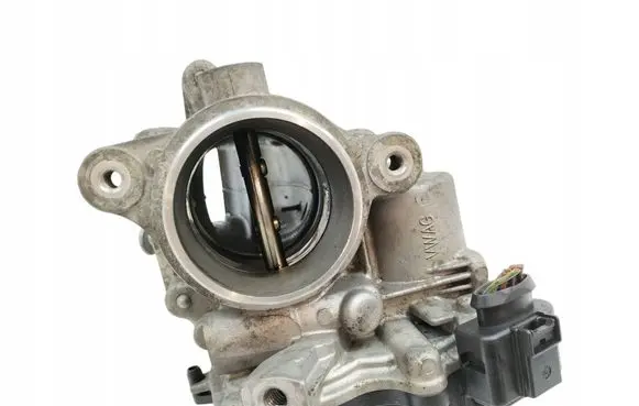 Volkswagen PASSAT B8 Throttle valve 04L128059AA