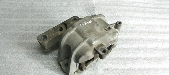 Skoda Octavia Mk2 (1Z) Engine mount bracket 1K0199242