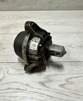 BMW 5 F10 F11 Engine mount bracket 6868302