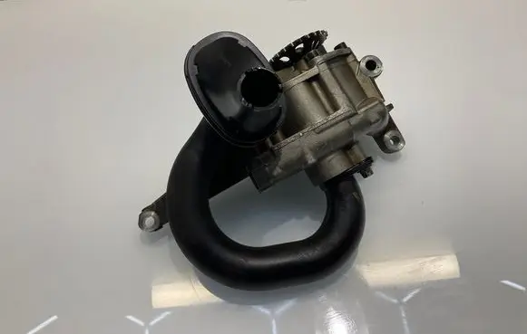 Mercedes-Benz E W211 Oil pump A2721800501 2721800501