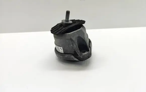 BMW 5 E60 E61 Engine mount bracket 6774619 677461902 159346