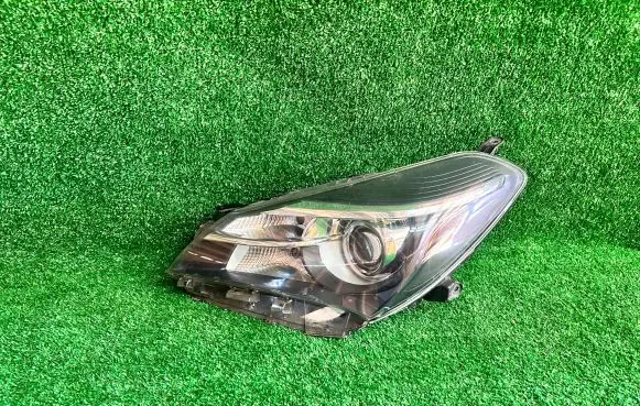 Toyota Yaris Headlight/headlamp