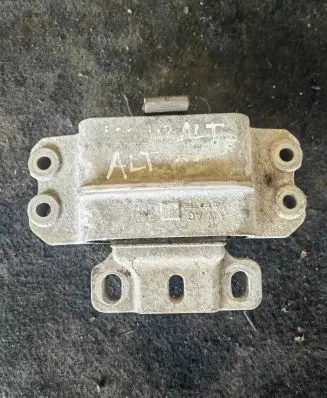 Seat Altea XL Engine mount bracket