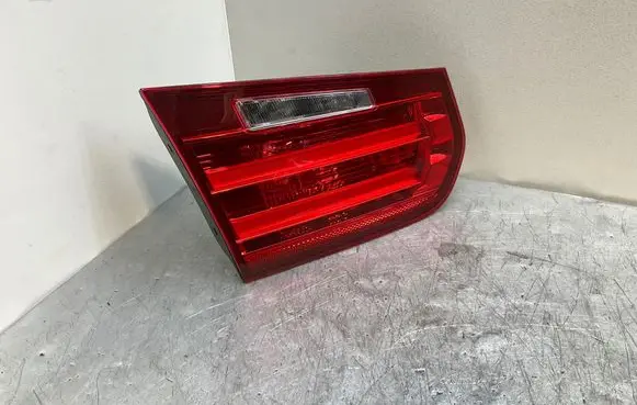 Tailgate rear/tail lights