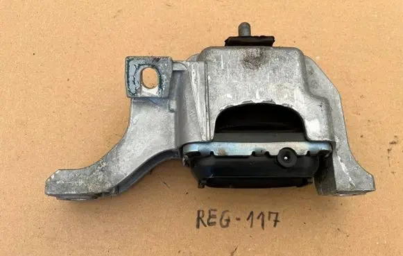 Mini One - Cooper Clubman R55 Engine mount bracket 6779805 G2005005 6862351