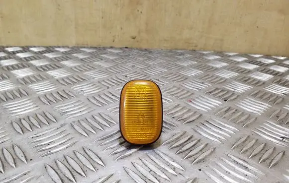 Toyota Avensis Verso Front fender indicator light 013047 6R019461