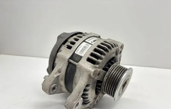 Toyota Auris 150 Generator/alternator 1042104101 LRA02843