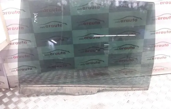 Mazda MPV Sliding door window/glass 
