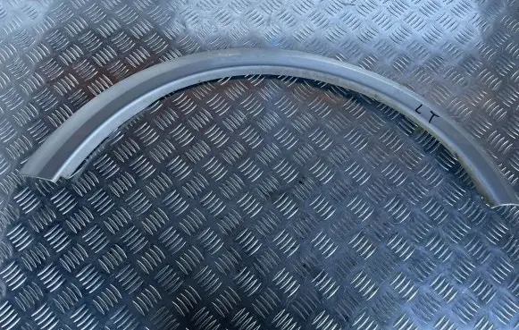 Volvo C30 Rear arch trim