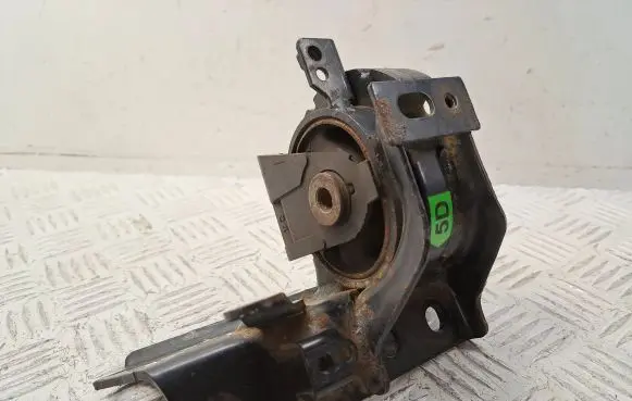 Toyota Avensis T250 Engine mount bracket 123720R010