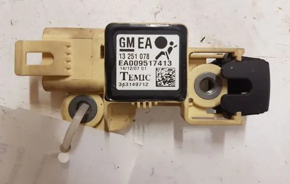 Opel Zafira B Airbag deployment crash/impact sensor 13251078 EA009517413 343149712