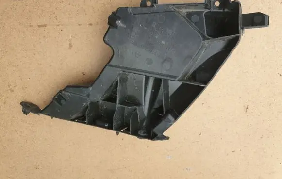 Audi A7 S7 4G Front bumper mounting bracket 4G8807283C