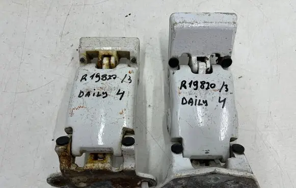 Iveco Daily 6th gen Loading door hinge set 