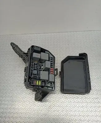 Toyota Yaris Fuse module 826620DA70
