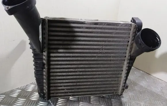 Volkswagen Touareg II Intercooler radiator 7L6145803D