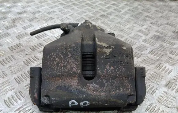 Volkswagen Jetta VI Front brake caliper