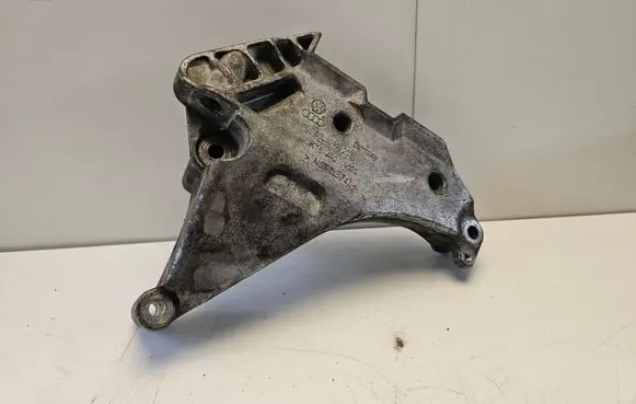Volkswagen PASSAT B7 Engine mounting bracket 03L199207 KTS42V120