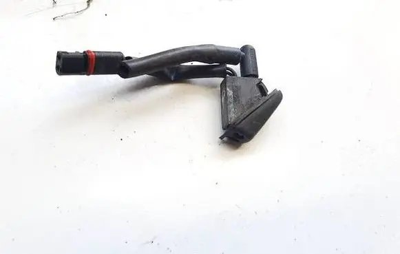 Windshield washer spray nozzle