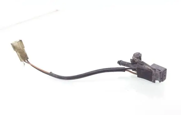 Volkswagen PASSAT B5 Windshield washer spray nozzle 3B0955986C