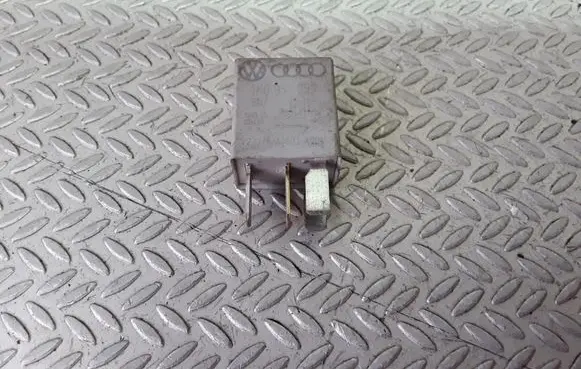 Volkswagen Golf V Other relay 1K0951253