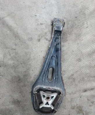 Engine mount bracket